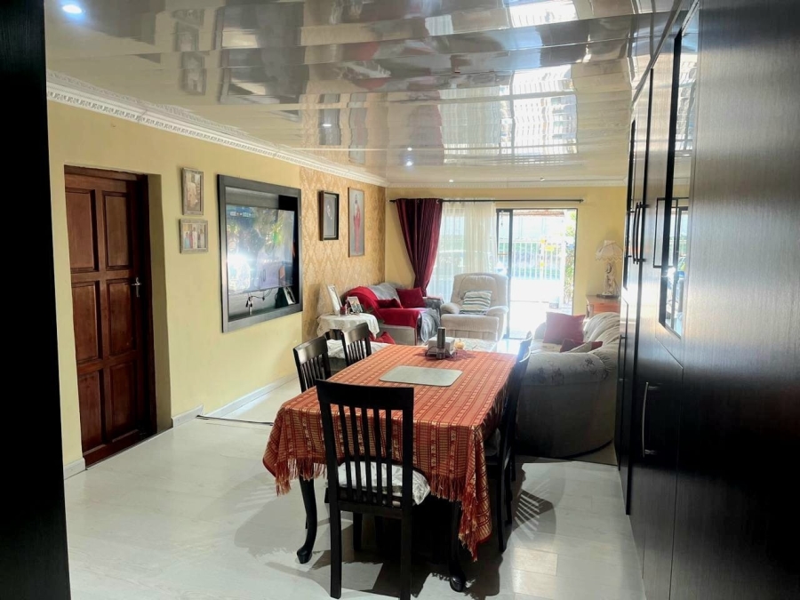 7 Bedroom Property for Sale in Gonubie Eastern Cape